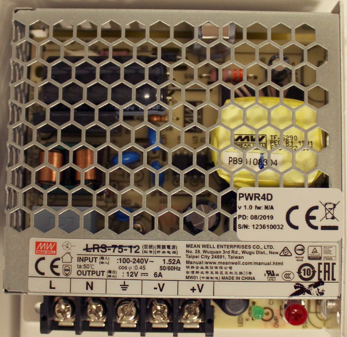 Ac-max Kit Alimentador 13.8VDC / 5.4A FERMAX
